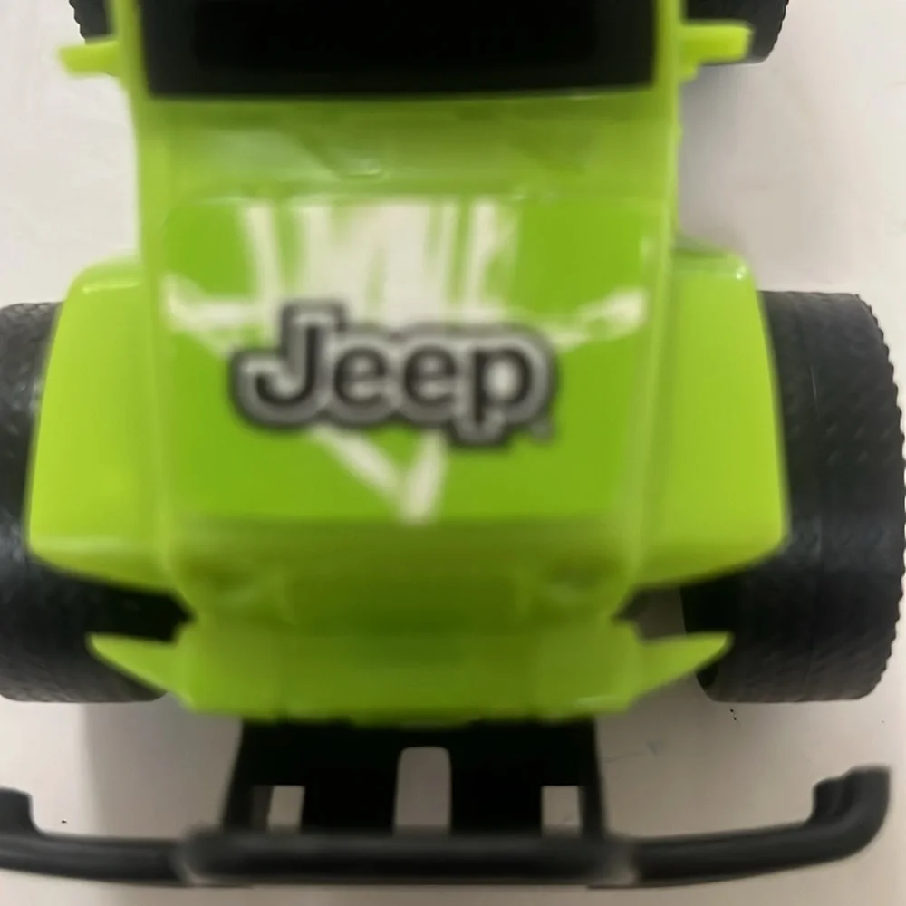 NEW BRIGHT JEEP-WRANGLER KIDS‎ GREEN TOY TRUCK
